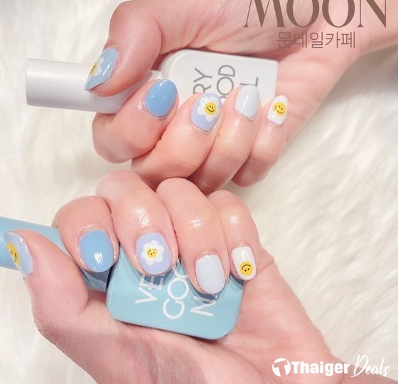 Moon Nail Cafe